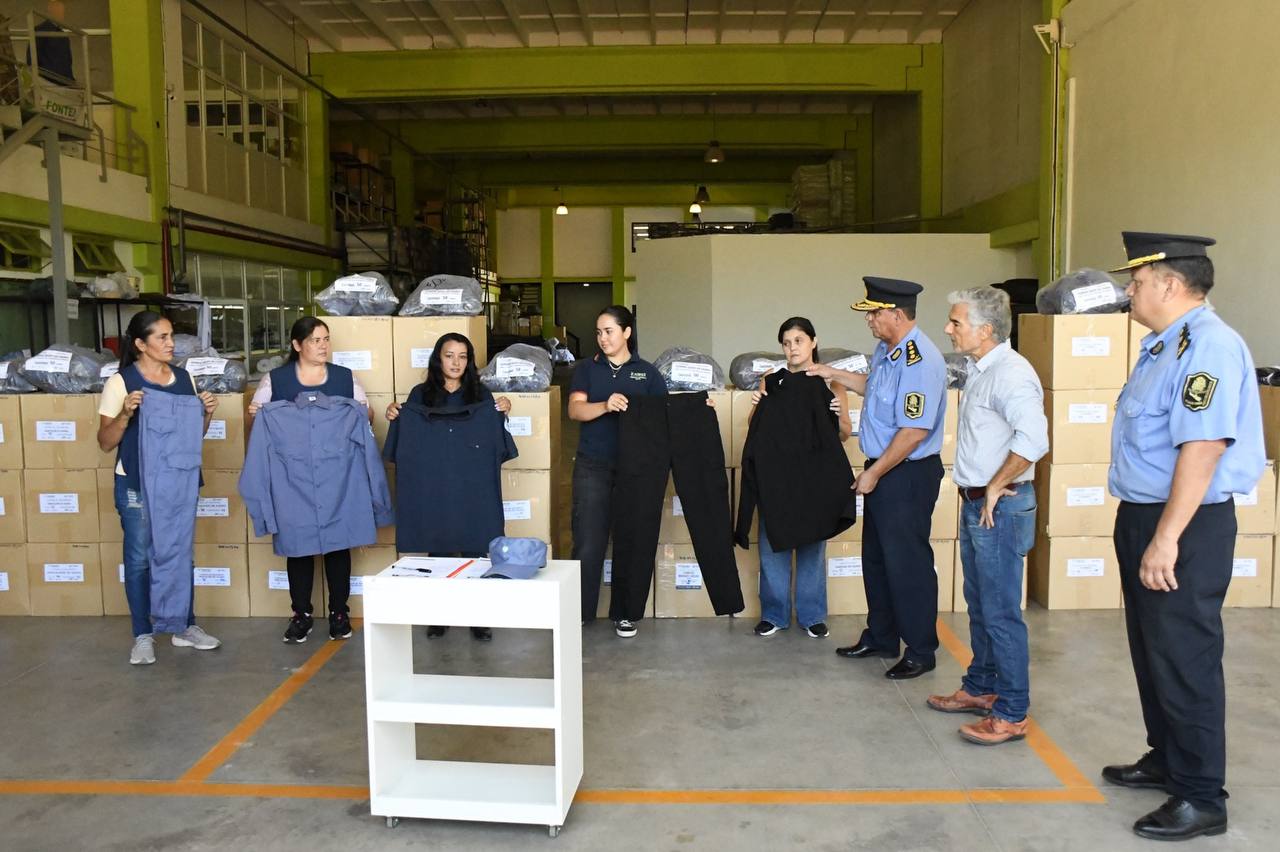 El Programa Fontex realizó una nueva entrega de uniformes policiales